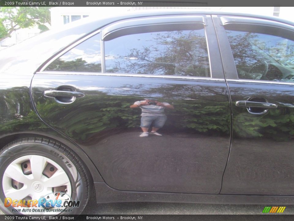 2009 Toyota Camry LE Black / Bisque Photo #16