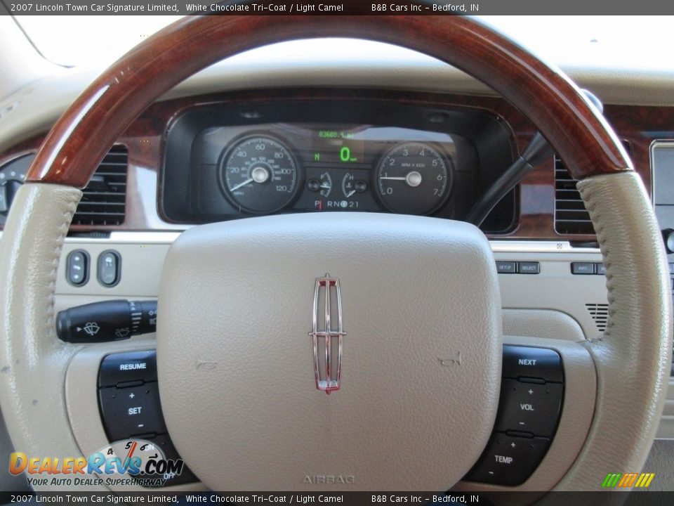 2007 Lincoln Town Car Signature Limited White Chocolate Tri-Coat / Light Camel Photo #36