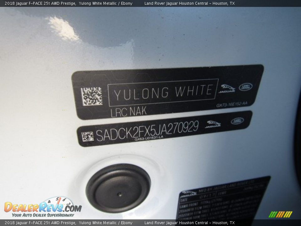 2018 Jaguar F-PACE 25t AWD Prestige Yulong White Metallic / Ebony Photo #25