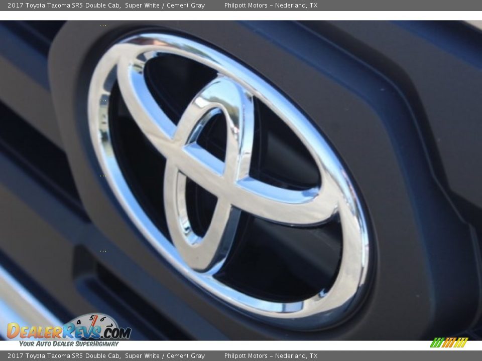2017 Toyota Tacoma SR5 Double Cab Super White / Cement Gray Photo #32