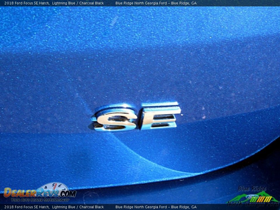 2018 Ford Focus SE Hatch Lightning Blue / Charcoal Black Photo #34