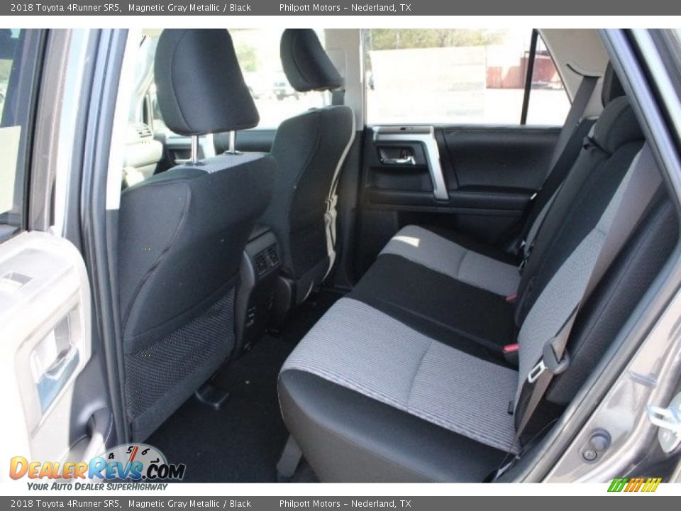 2018 Toyota 4Runner SR5 Magnetic Gray Metallic / Black Photo #25