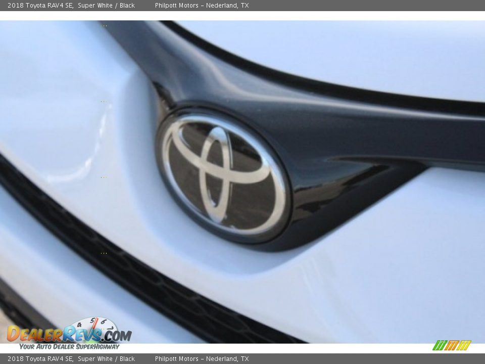 2018 Toyota RAV4 SE Super White / Black Photo #4