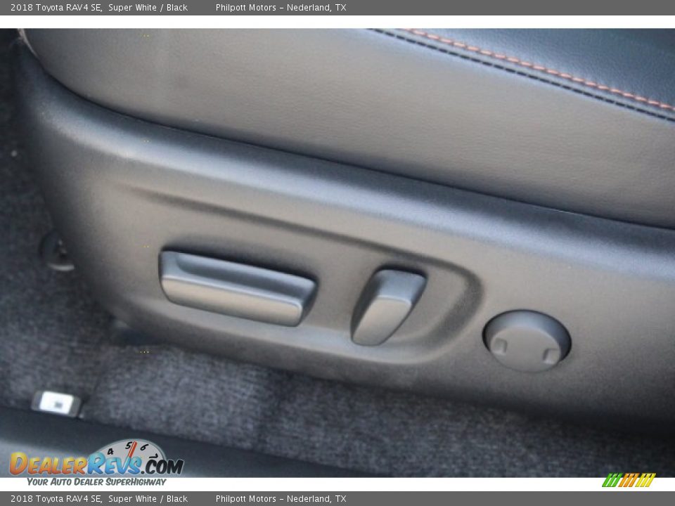 2018 Toyota RAV4 SE Super White / Black Photo #15