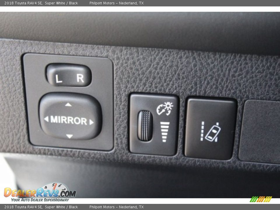 2018 Toyota RAV4 SE Super White / Black Photo #23