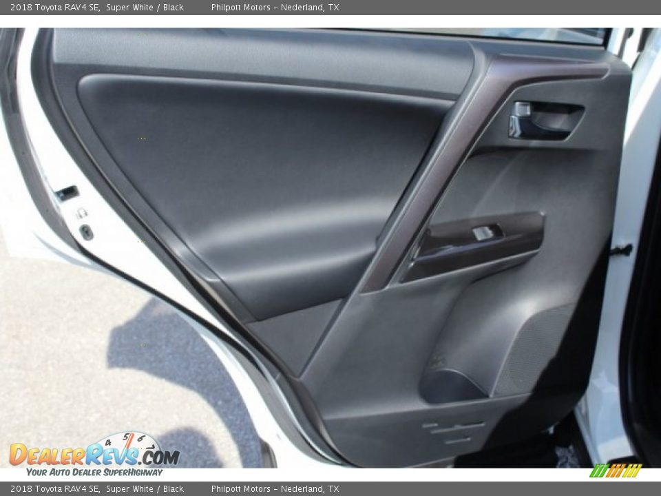 2018 Toyota RAV4 SE Super White / Black Photo #24