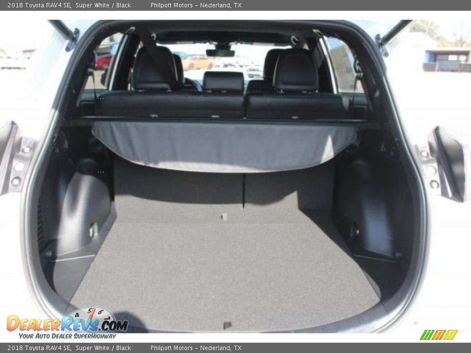 2018 Toyota RAV4 SE Super White / Black Photo #28
