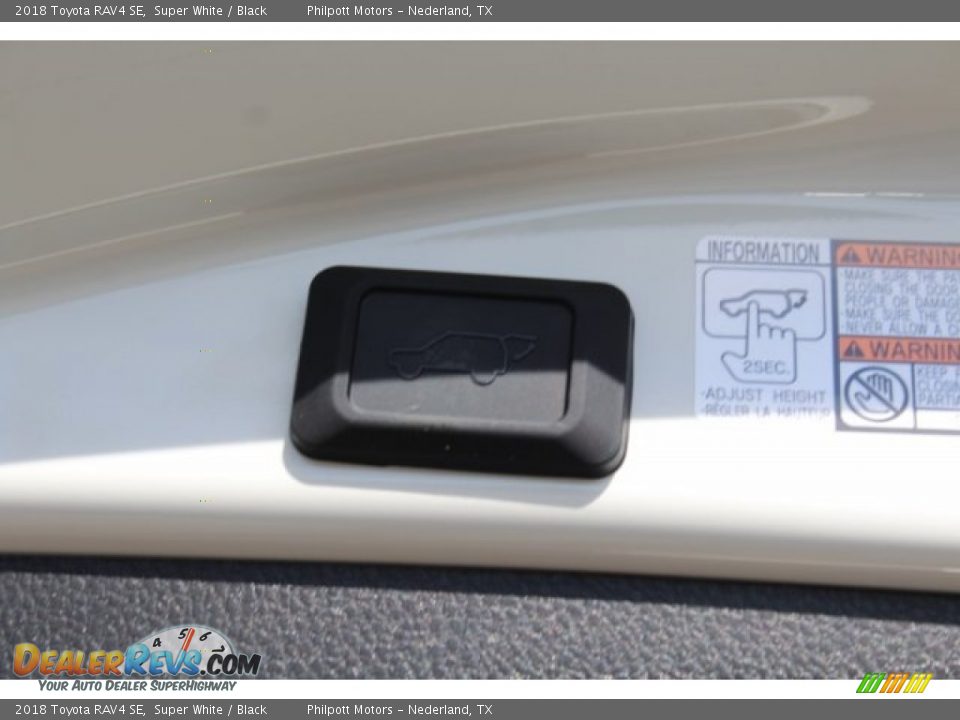 2018 Toyota RAV4 SE Super White / Black Photo #29