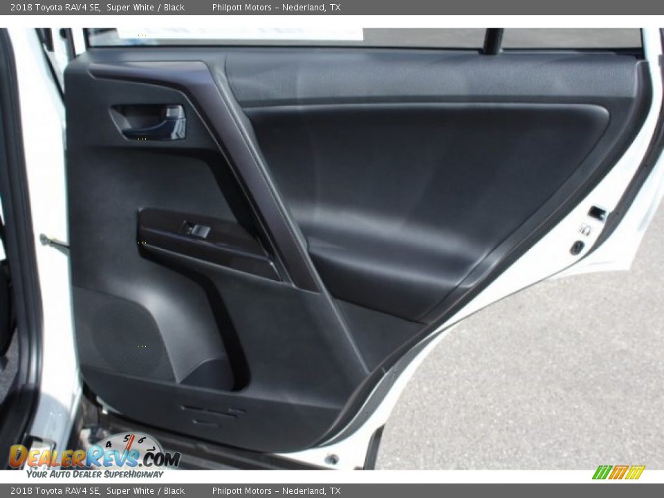 2018 Toyota RAV4 SE Super White / Black Photo #30