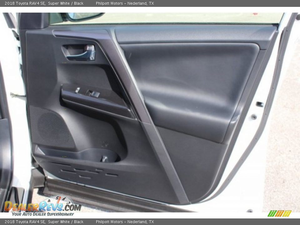 2018 Toyota RAV4 SE Super White / Black Photo #32