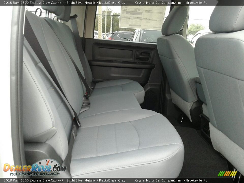 2018 Ram 1500 Express Crew Cab 4x4 Bright Silver Metallic / Black/Diesel Gray Photo #9