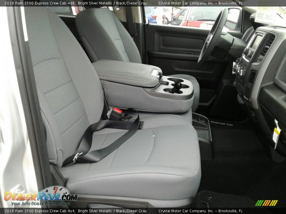 2018 Ram 1500 Express Crew Cab 4x4 Bright Silver Metallic / Black/Diesel Gray Photo #10