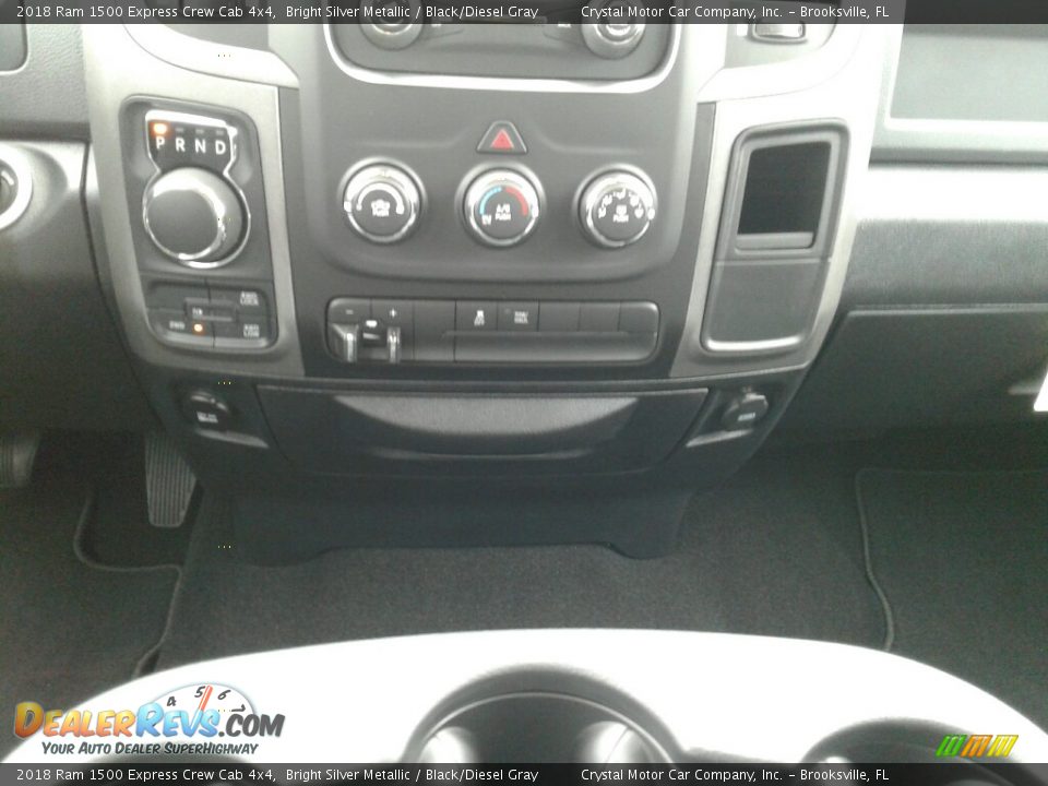 2018 Ram 1500 Express Crew Cab 4x4 Bright Silver Metallic / Black/Diesel Gray Photo #17
