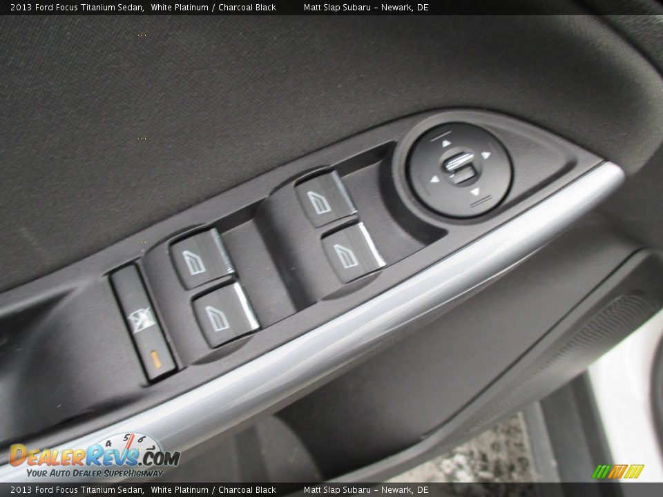 2013 Ford Focus Titanium Sedan White Platinum / Charcoal Black Photo #15