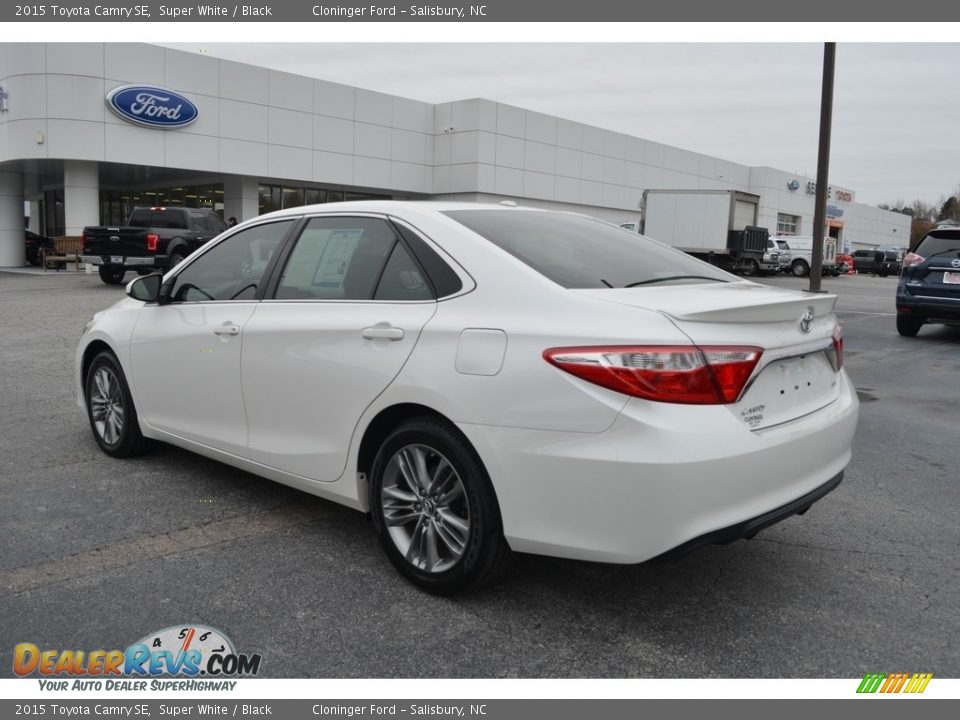 2015 Toyota Camry SE Super White / Black Photo #5