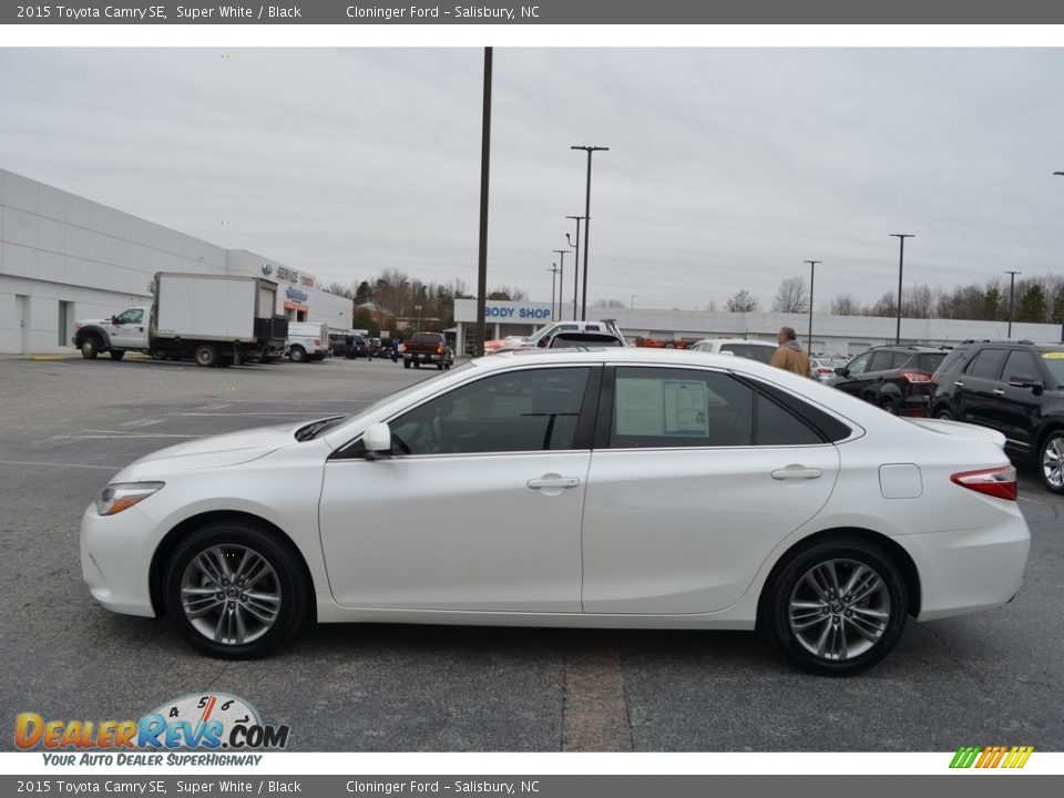 2015 Toyota Camry SE Super White / Black Photo #6