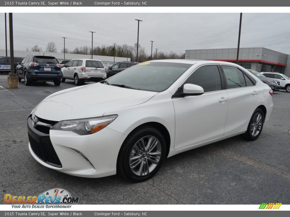 2015 Toyota Camry SE Super White / Black Photo #7