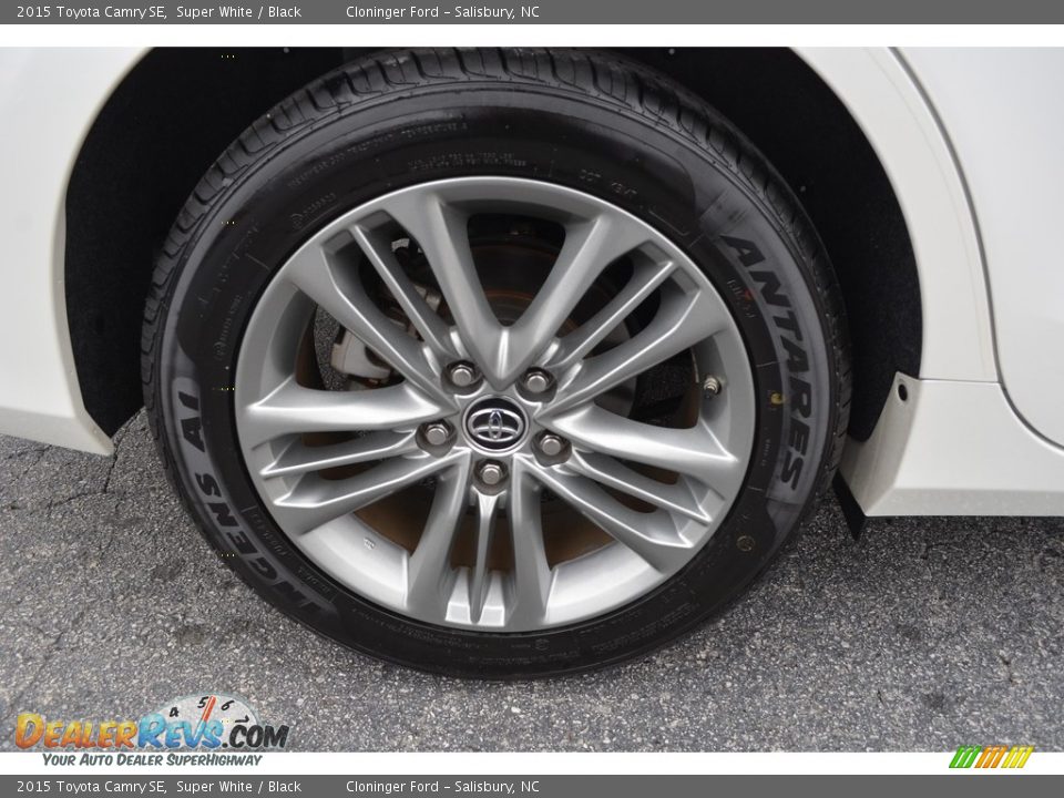 2015 Toyota Camry SE Super White / Black Photo #8