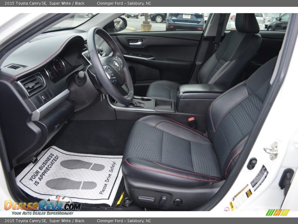 2015 Toyota Camry SE Super White / Black Photo #10