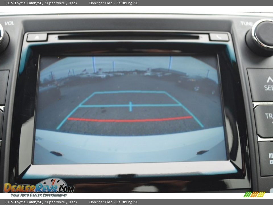 2015 Toyota Camry SE Super White / Black Photo #21