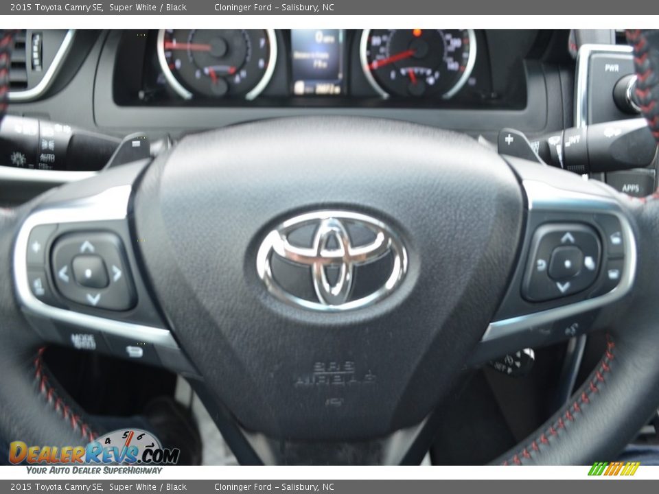 2015 Toyota Camry SE Super White / Black Photo #24