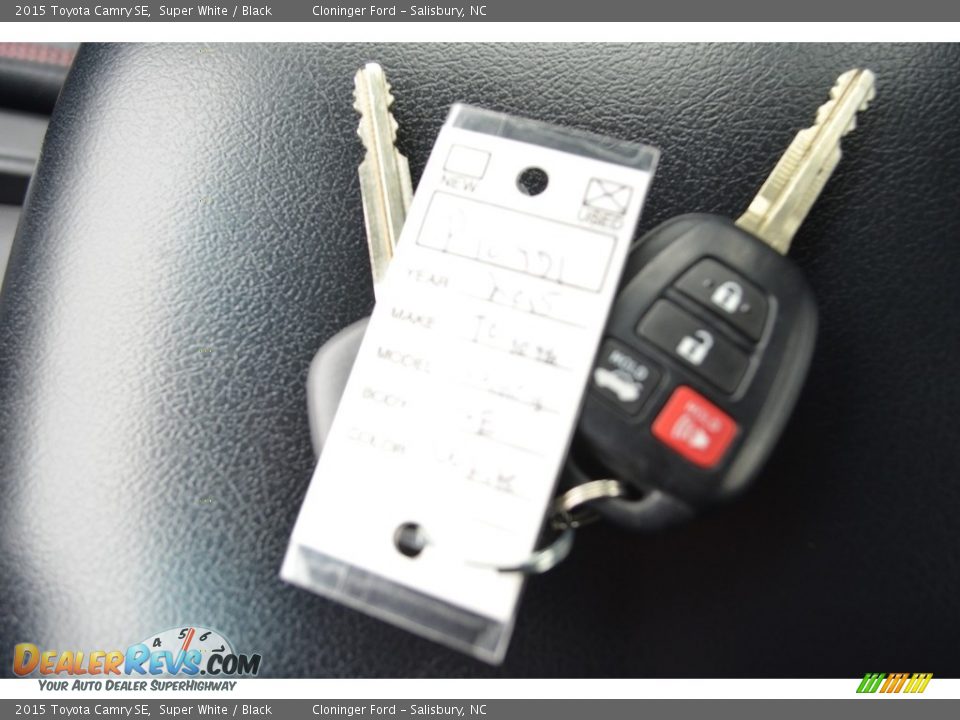 2015 Toyota Camry SE Super White / Black Photo #27