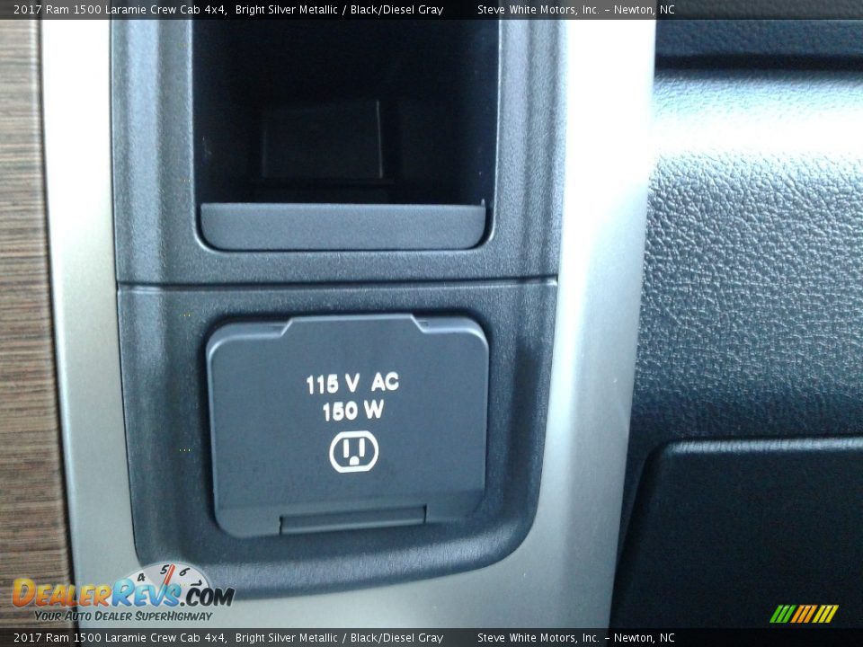 2017 Ram 1500 Laramie Crew Cab 4x4 Bright Silver Metallic / Black/Diesel Gray Photo #28