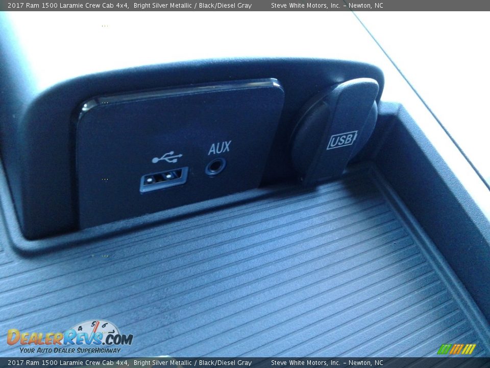 2017 Ram 1500 Laramie Crew Cab 4x4 Bright Silver Metallic / Black/Diesel Gray Photo #29