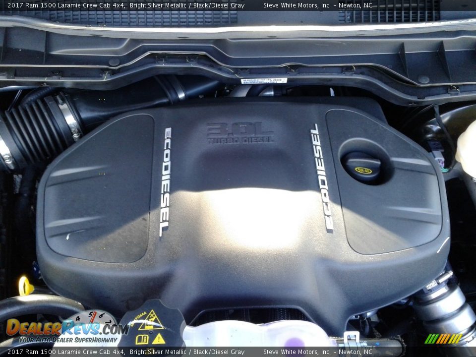 2017 Ram 1500 Laramie Crew Cab 4x4 Bright Silver Metallic / Black/Diesel Gray Photo #33
