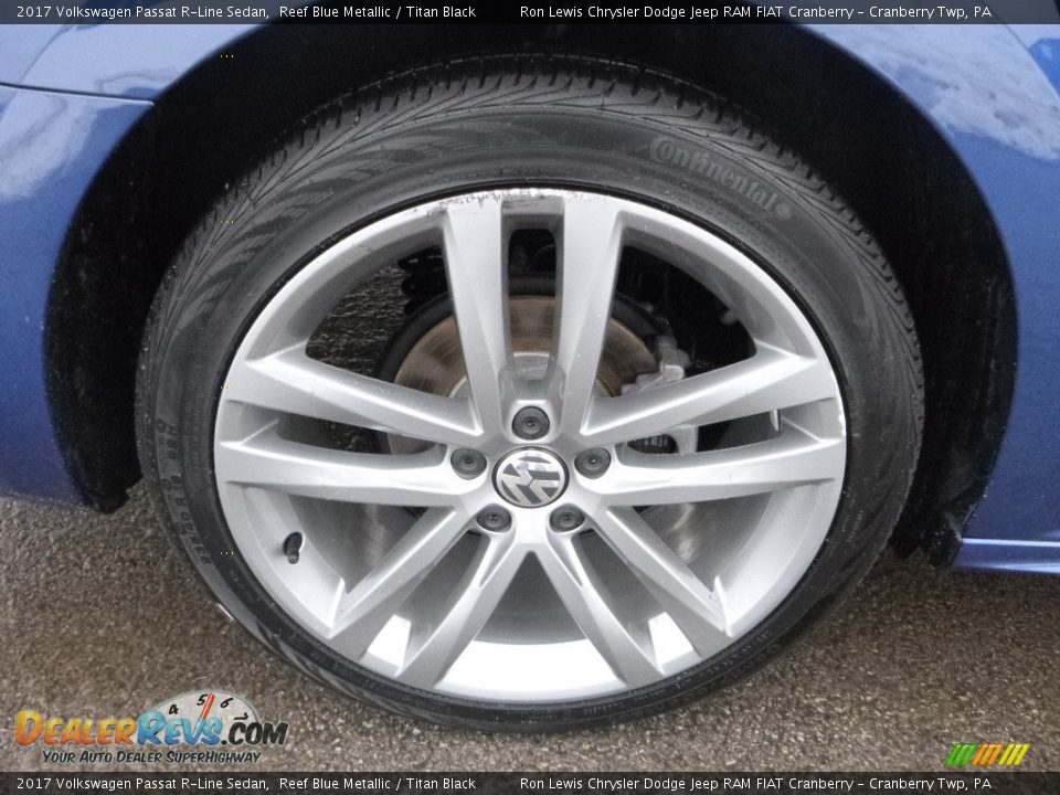 2017 Volkswagen Passat R-Line Sedan Wheel Photo #9