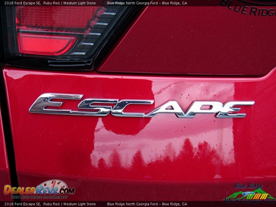 2018 Ford Escape SE Ruby Red / Medium Light Stone Photo #32