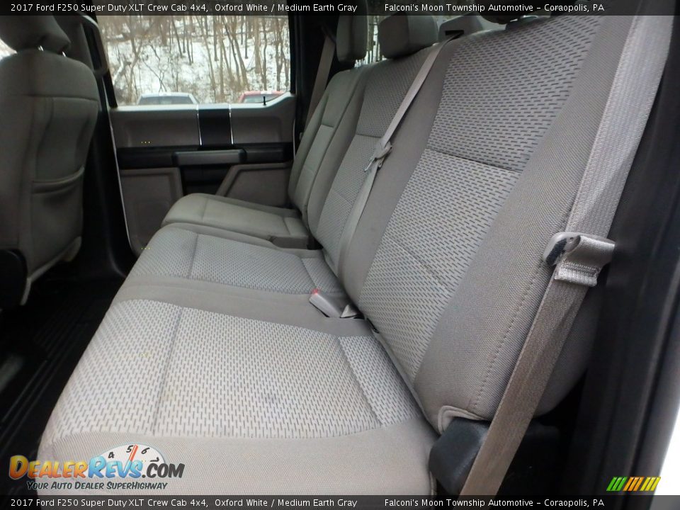 2017 Ford F250 Super Duty XLT Crew Cab 4x4 Oxford White / Medium Earth Gray Photo #16
