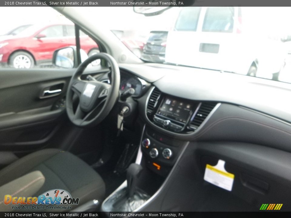 2018 Chevrolet Trax LS Silver Ice Metallic / Jet Black Photo #11