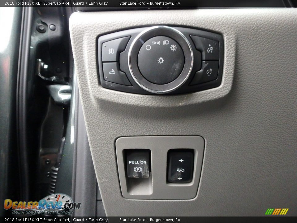Controls of 2018 Ford F150 XLT SuperCab 4x4 Photo #15