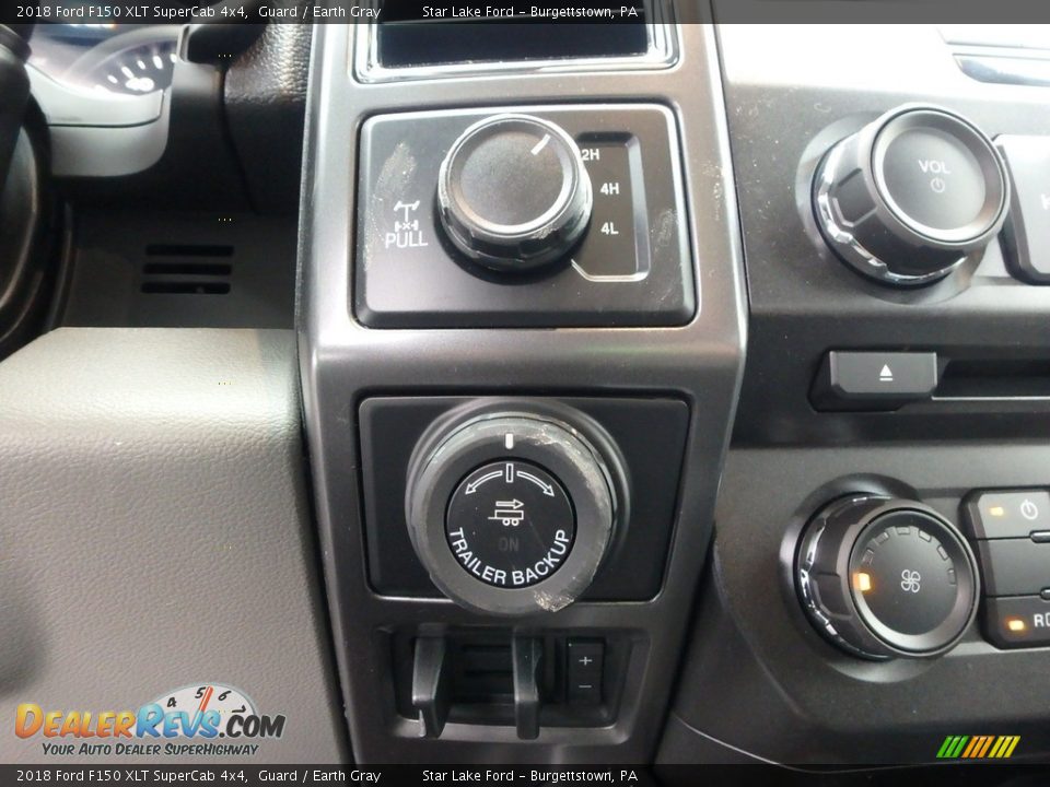 Controls of 2018 Ford F150 XLT SuperCab 4x4 Photo #17