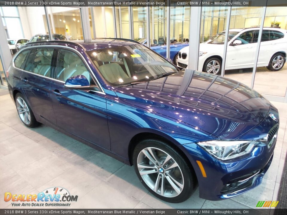 Front 3/4 View of 2018 BMW 3 Series 330i xDrive Sports Wagon Photo #1