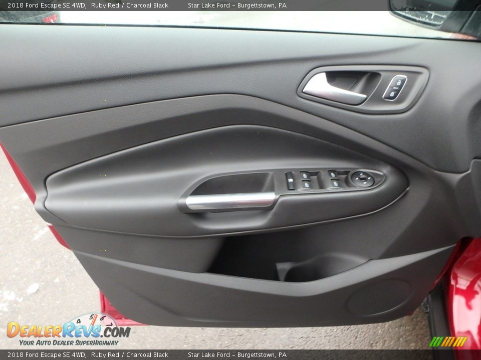 Door Panel of 2018 Ford Escape SE 4WD Photo #13