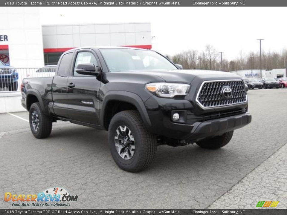Front 3/4 View of 2018 Toyota Tacoma TRD Off Road Access Cab 4x4 Photo #1