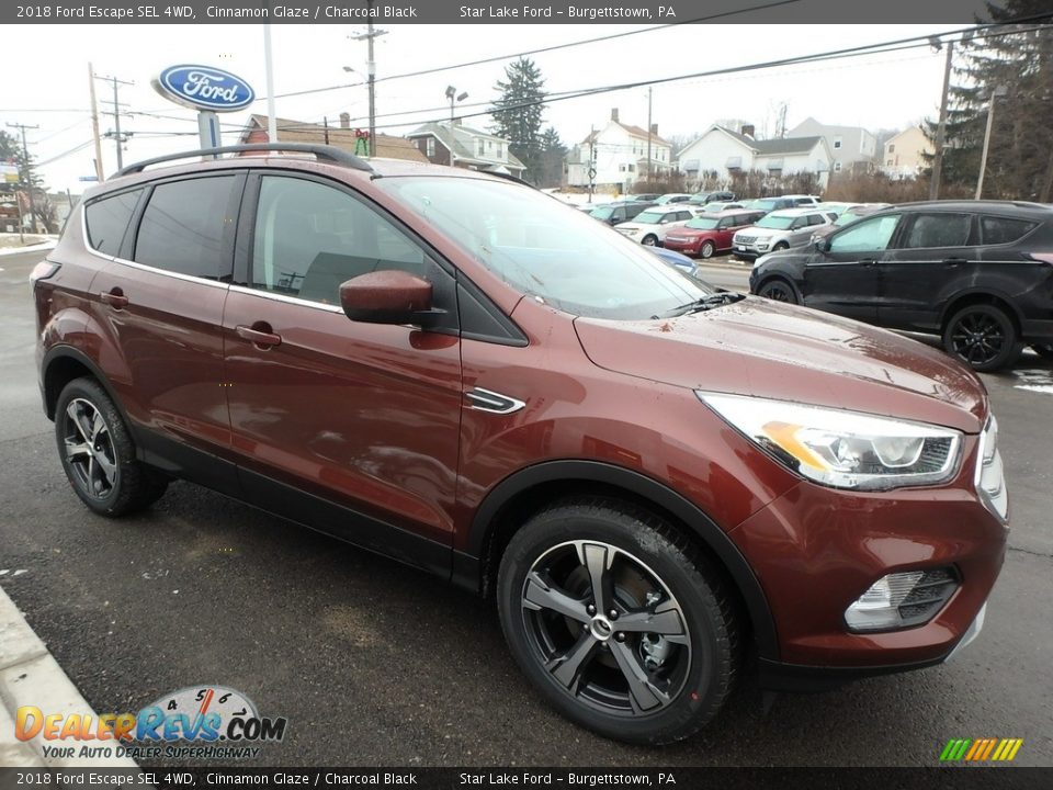 Front 3/4 View of 2018 Ford Escape SEL 4WD Photo #3