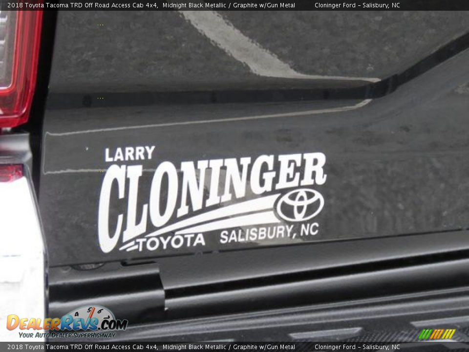 2018 Toyota Tacoma TRD Off Road Access Cab 4x4 Midnight Black Metallic / Graphite w/Gun Metal Photo #27