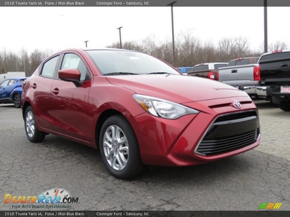 Front 3/4 View of 2018 Toyota Yaris iA  Photo #1