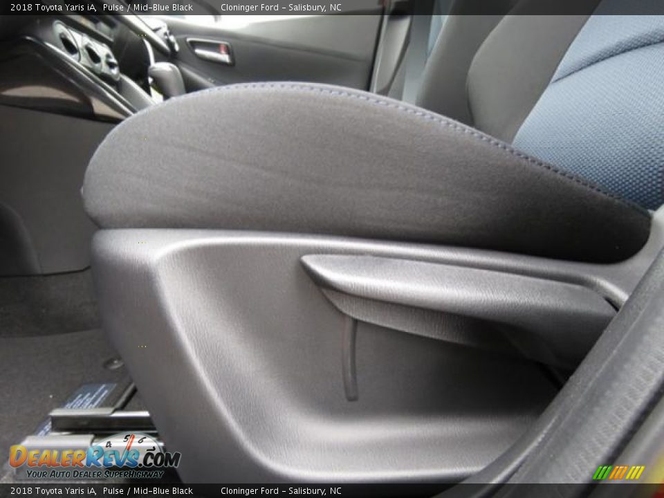 2018 Toyota Yaris iA Pulse / Mid-Blue Black Photo #10