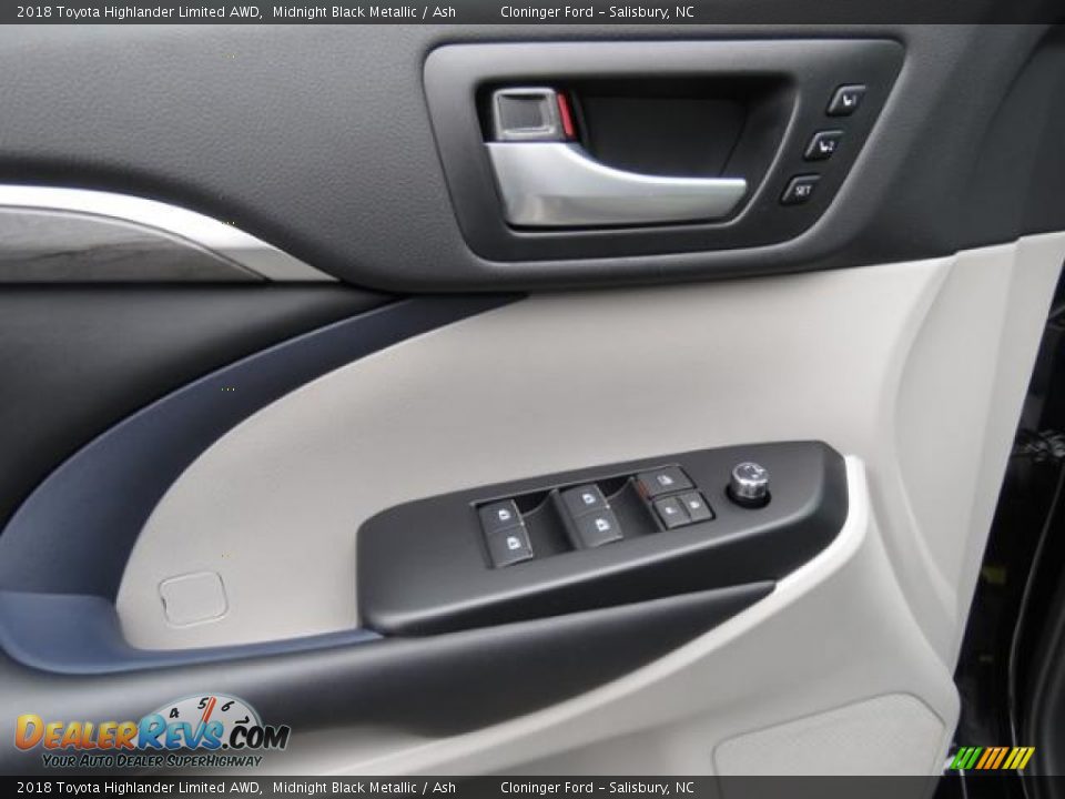 Controls of 2018 Toyota Highlander Limited AWD Photo #10