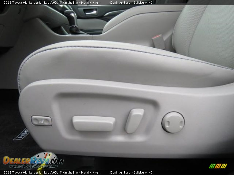 2018 Toyota Highlander Limited AWD Midnight Black Metallic / Ash Photo #11