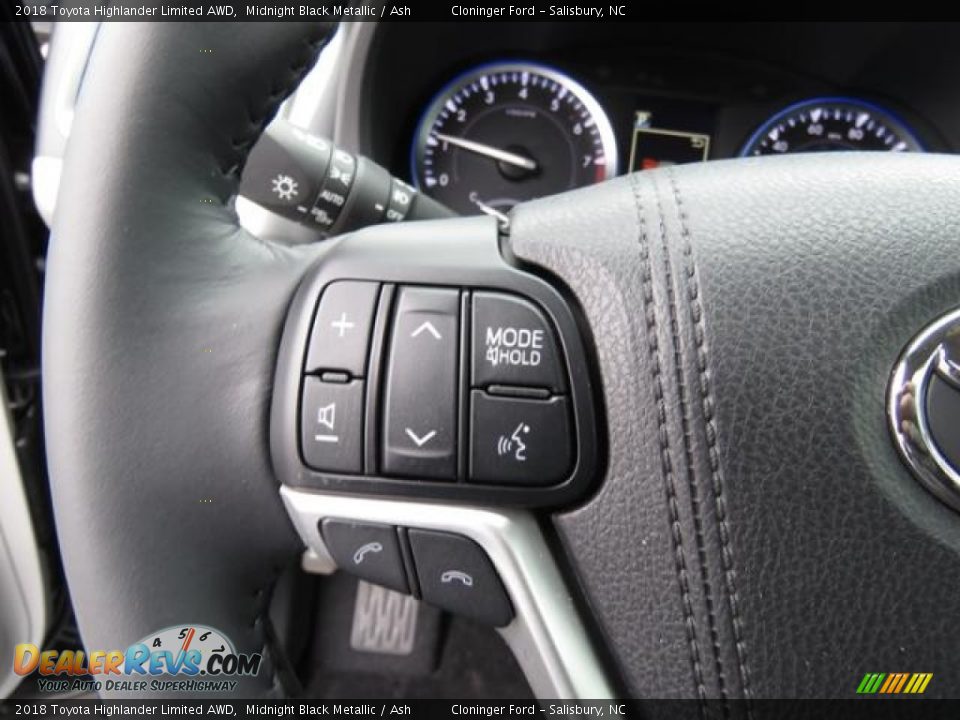 Controls of 2018 Toyota Highlander Limited AWD Photo #14