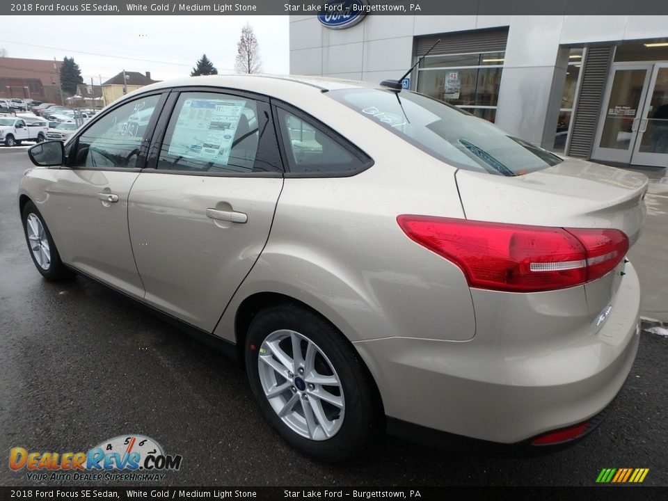 2018 Ford Focus SE Sedan White Gold / Medium Light Stone Photo #7