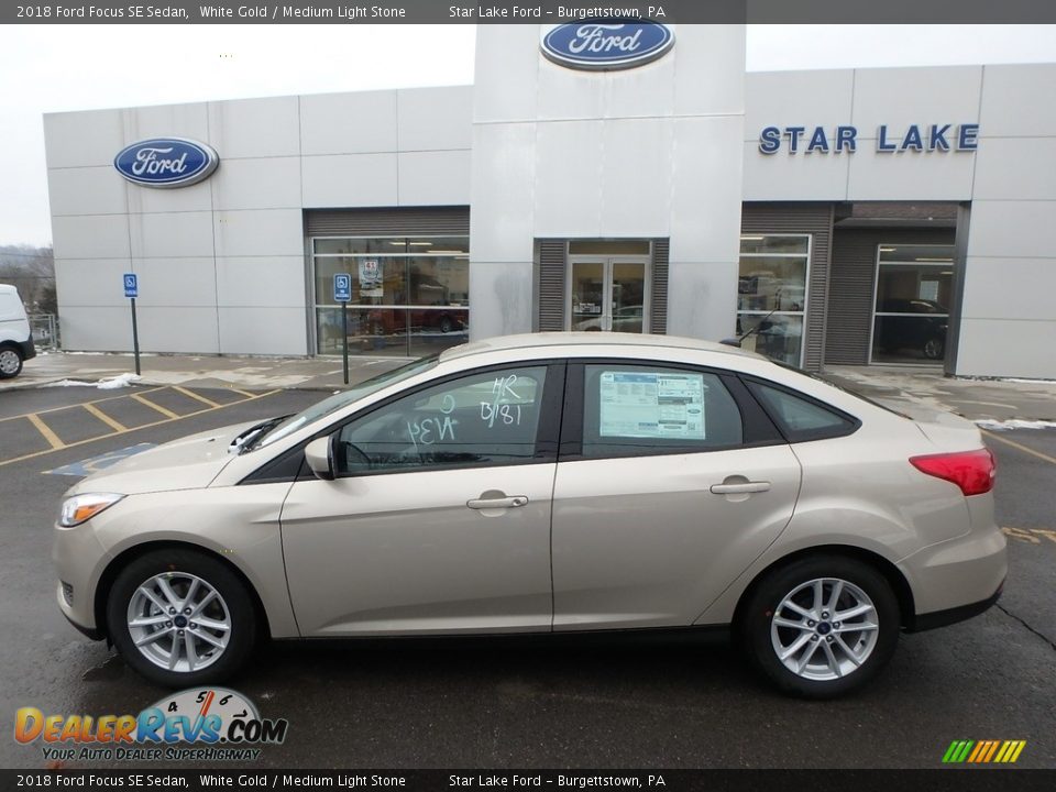 2018 Ford Focus SE Sedan White Gold / Medium Light Stone Photo #8