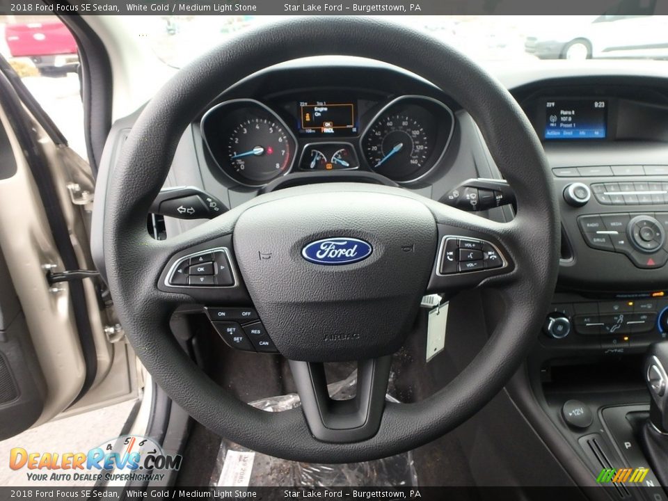 2018 Ford Focus SE Sedan White Gold / Medium Light Stone Photo #16