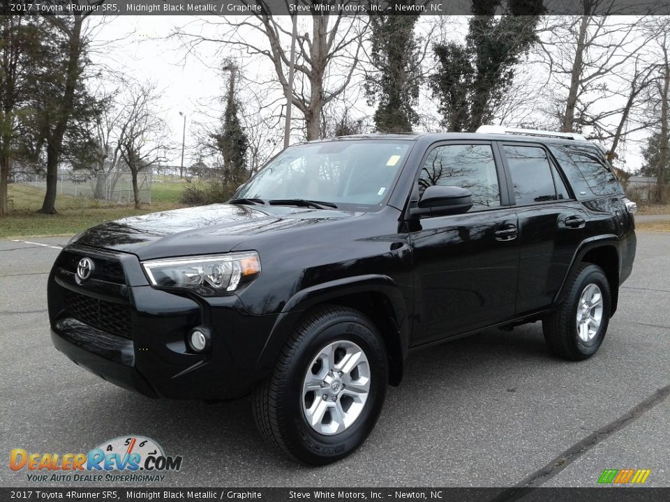 Front 3/4 View of 2017 Toyota 4Runner SR5 Photo #2
