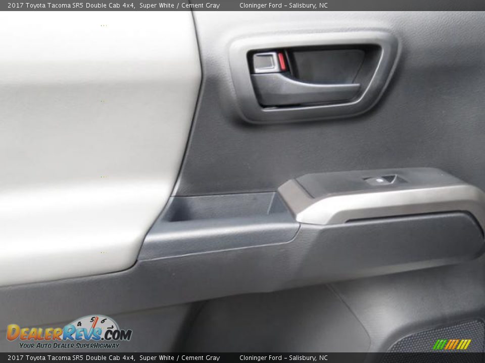 2017 Toyota Tacoma SR5 Double Cab 4x4 Super White / Cement Gray Photo #7